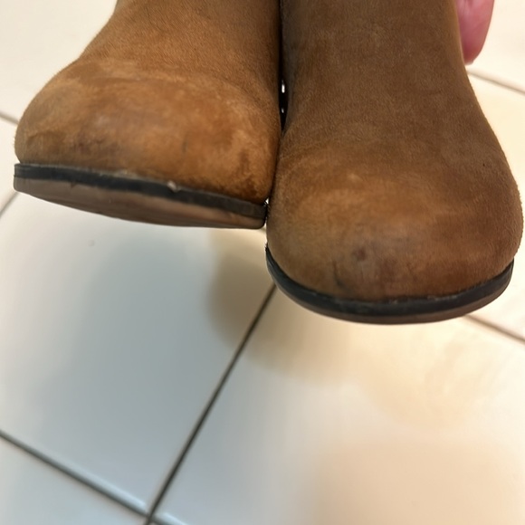 Cat & Jack size 9 suede-like tan booties - Picture 3 of 4
